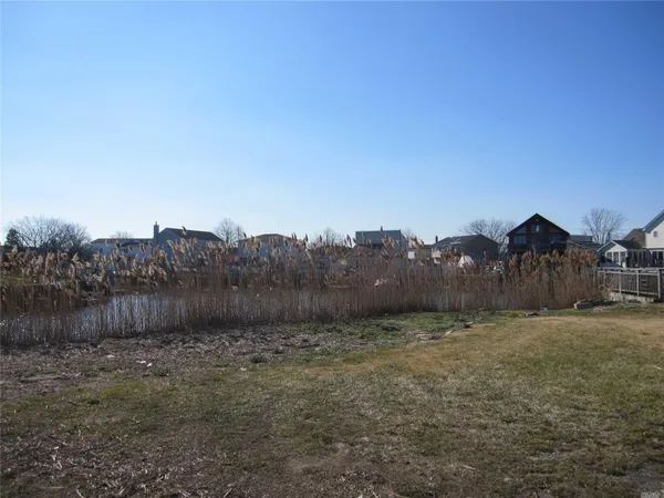 $247,000 | Island Place, Seaford, NY 11783