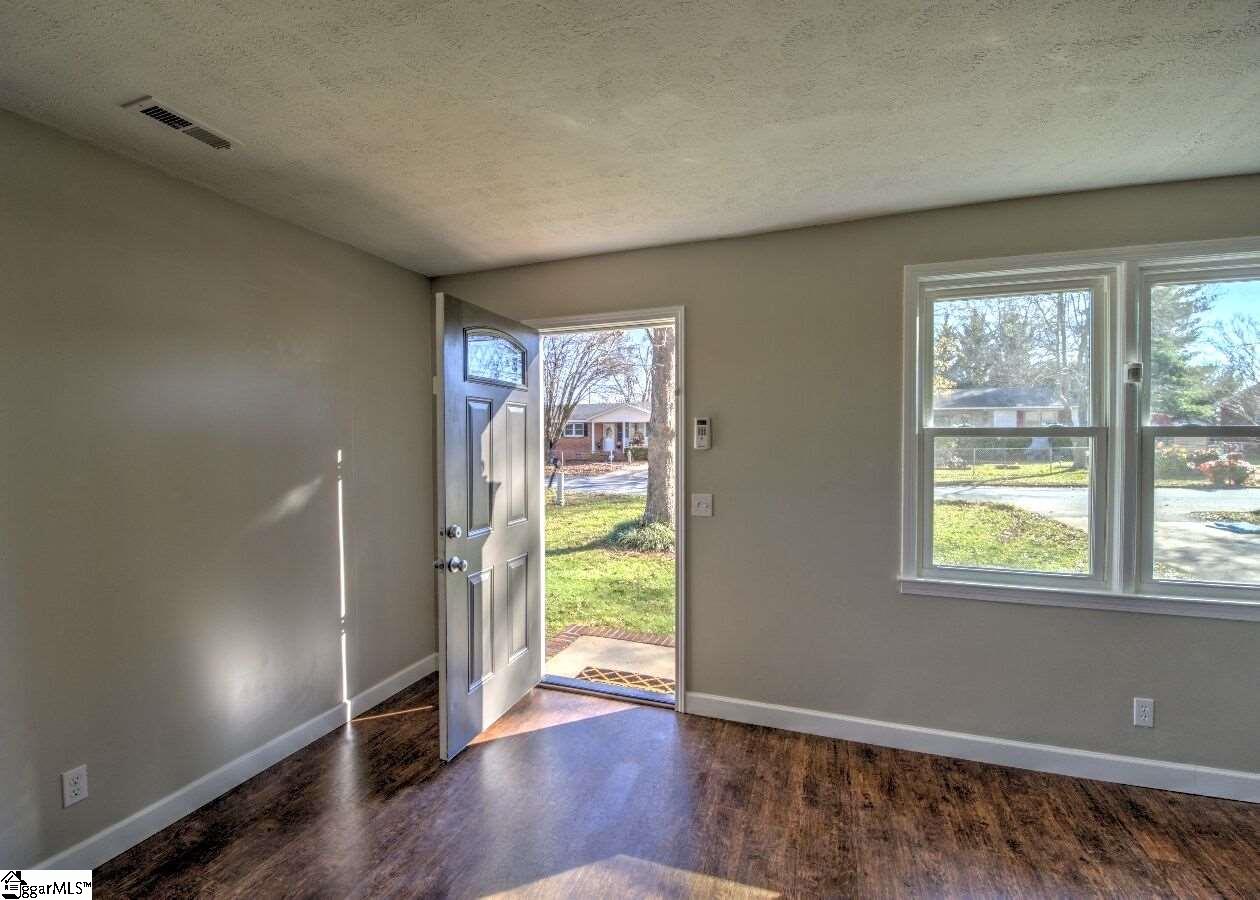 11 Melrose Road Greenville, SC 29605 - Photo 4 of 26 Gallery Image 4