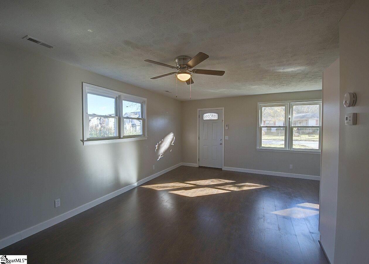 11 Melrose Road Greenville, SC 29605 - Photo 5 of 26 Gallery Image 5