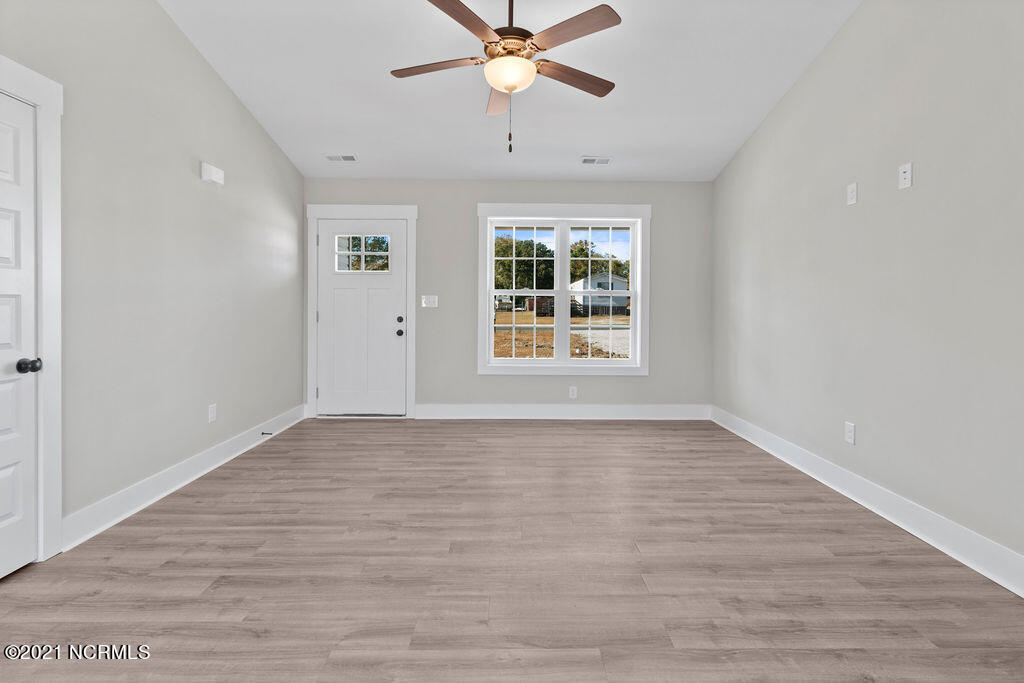 129 Bumps Creek Road Sneads Ferry, NC 28460 - Photo 3 of 22 Living Room