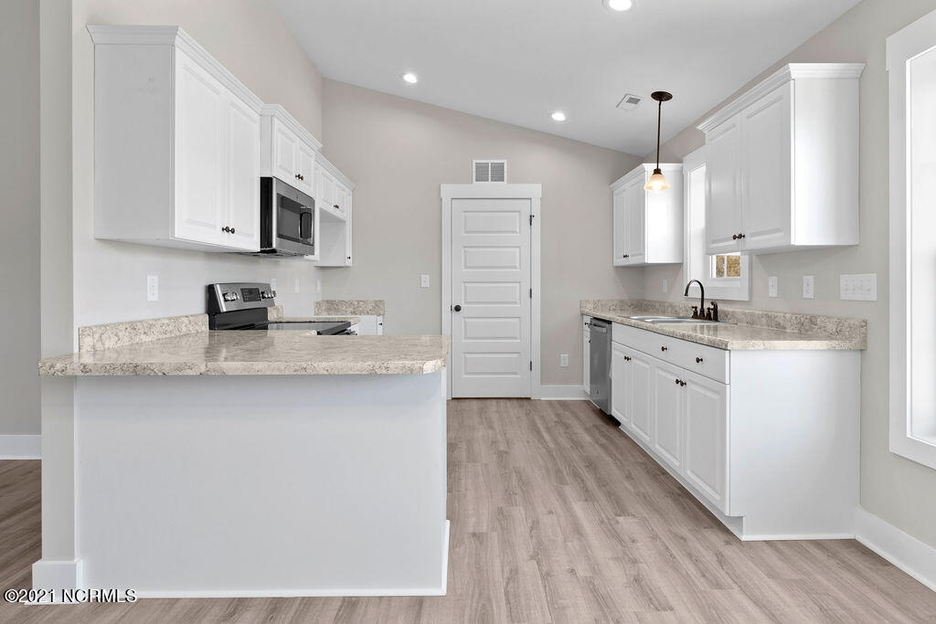 129 Bumps Creek Road Sneads Ferry, NC 28460 - Photo 5 of 22 Kitchen