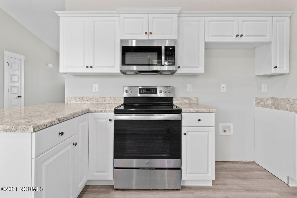 129 Bumps Creek Road Sneads Ferry, NC 28460 - Photo 7 of 22 Kitchen