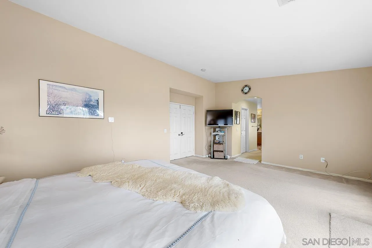 1559 Pleasanton Road Chula Vista, CA 91913 - Photo 18 of 41 a large white bed in a white room