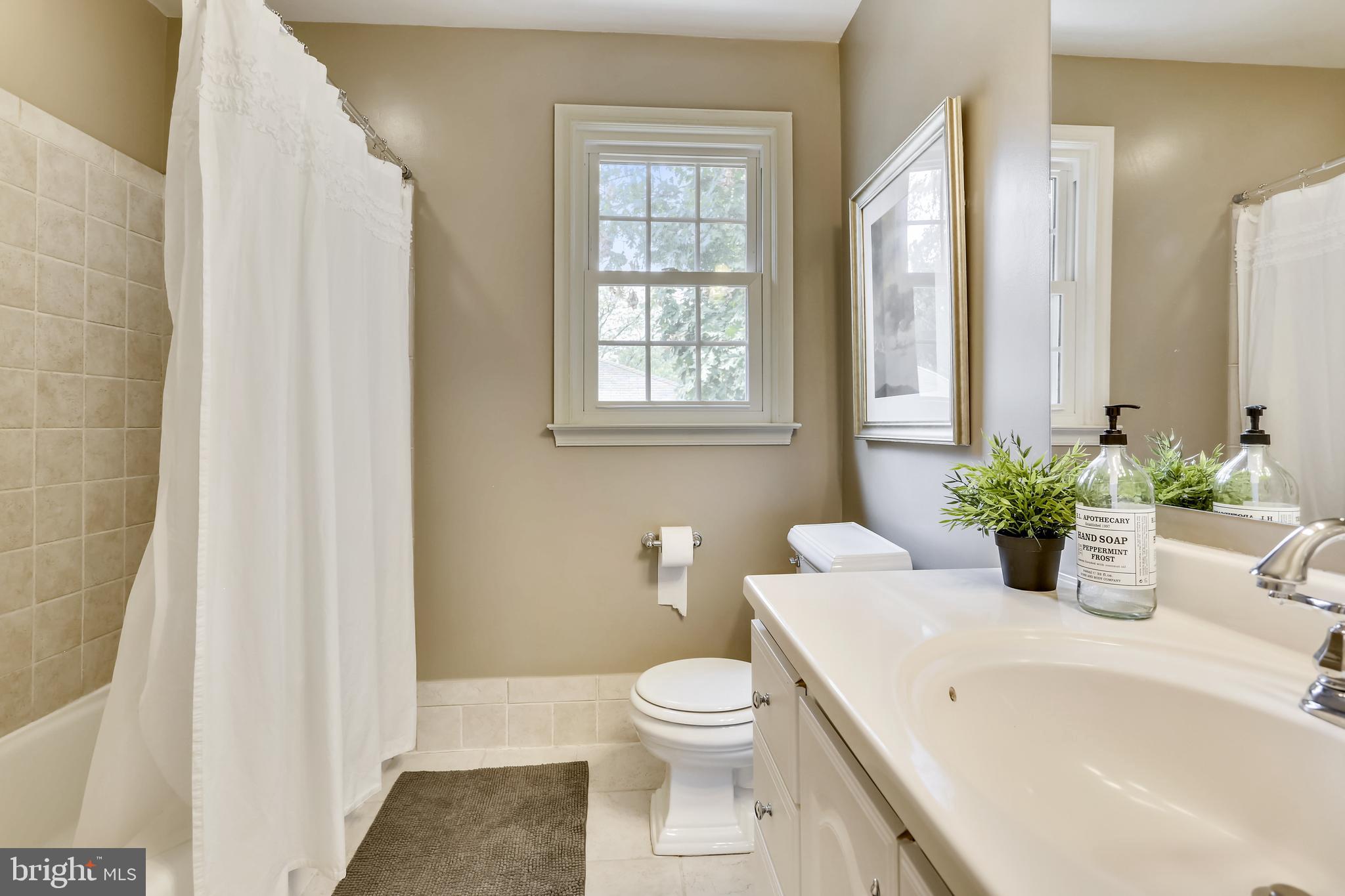 5905 Lenox Road Bethesda, MD 20817 - Photo 17 of 50 Gallery Image 17