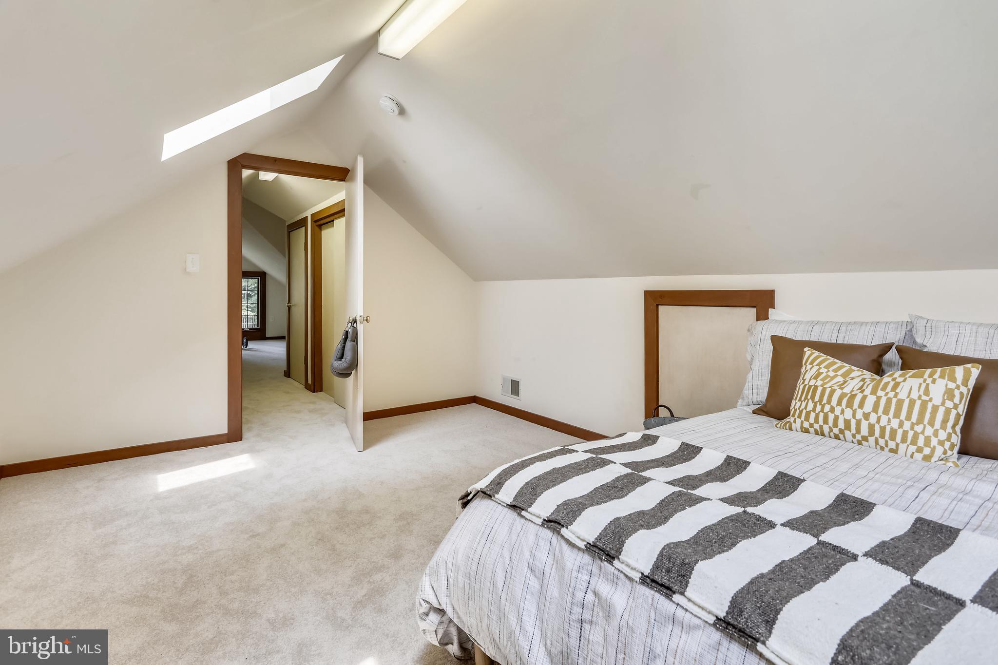 5905 Lenox Road Bethesda, MD 20817 - Photo 35 of 50 Bonus upper level suite