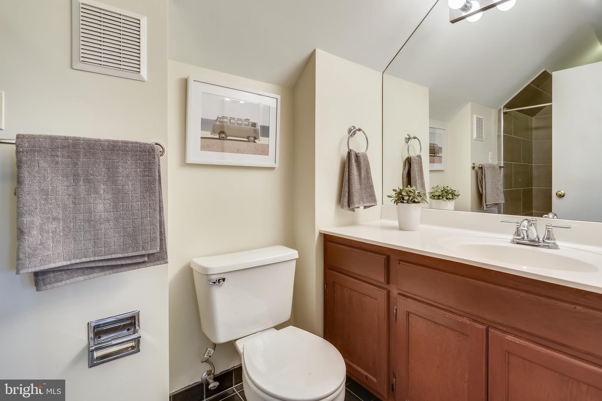 5905 Lenox Road Bethesda, MD 20817 - Photo 38 of 50 Bonus upper level suite