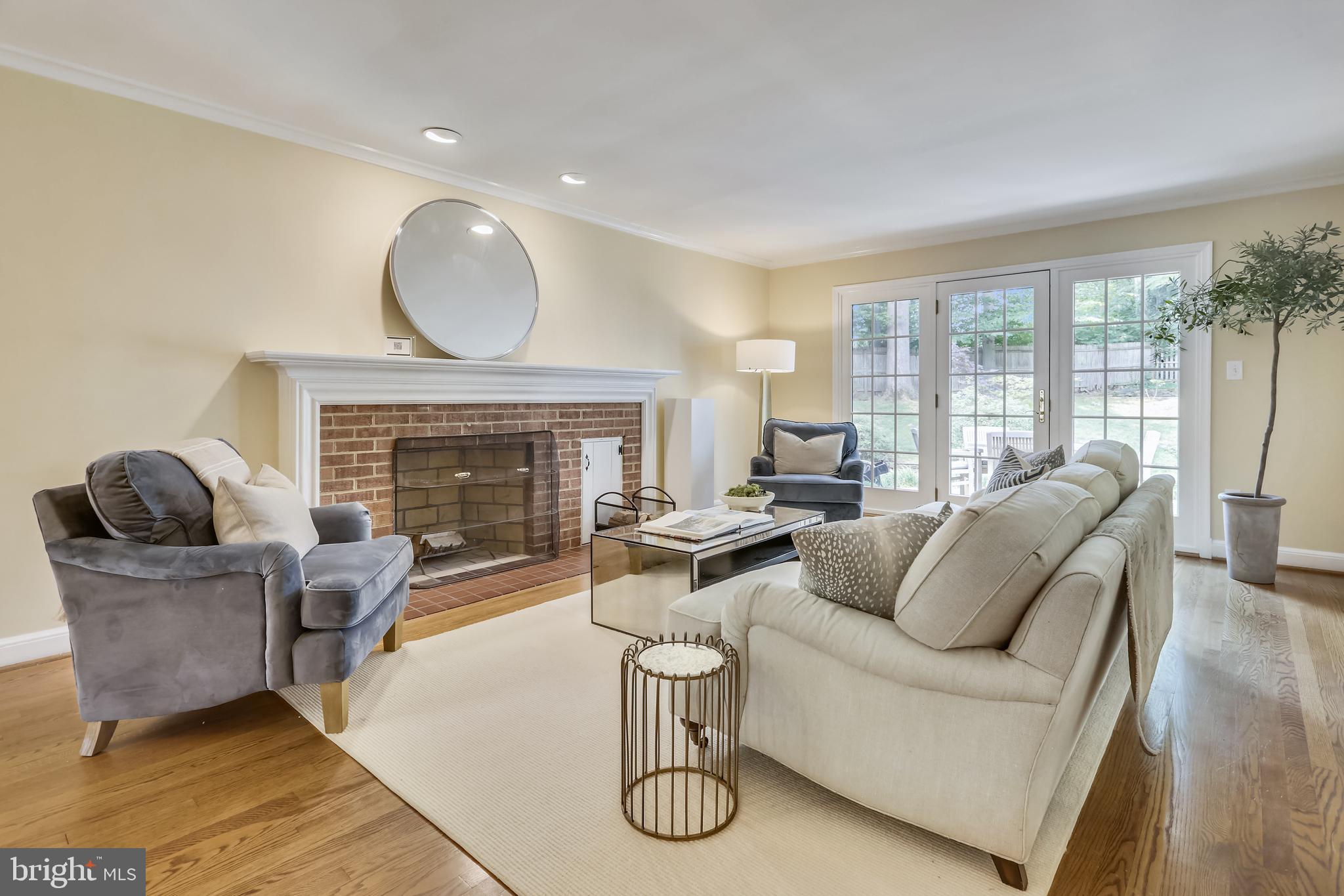 5905 Lenox Road Bethesda, MD 20817 - Photo 9 of 50 Livingroom