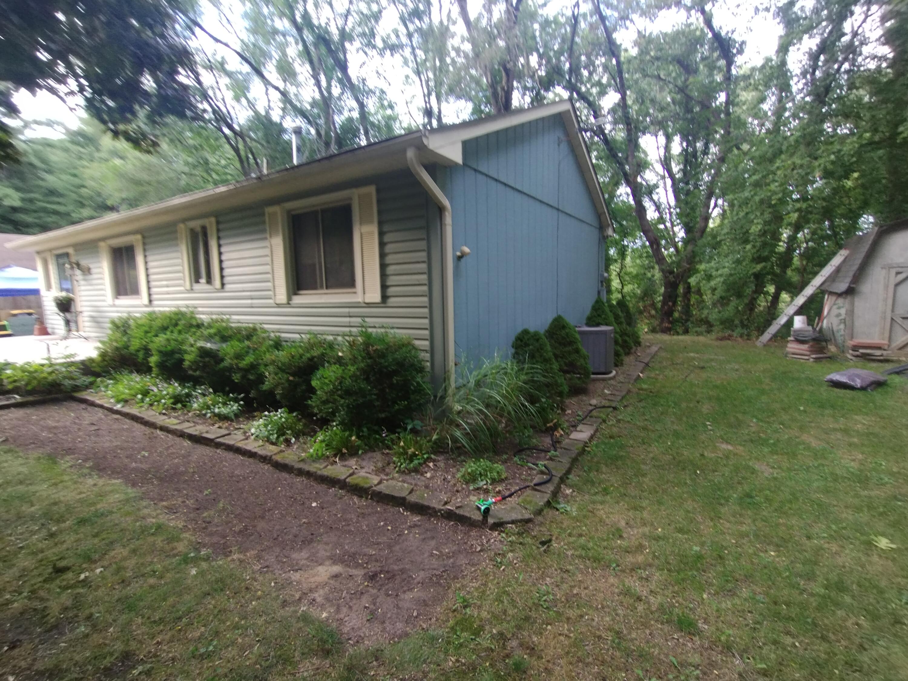 3847 Ponchartrain Pinckney, MI 48169 - Photo 2 of 35 IMG_20260829_184203252