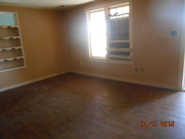136 Lee Ridge Road Dickson, TN 37055 - Photo 5 of 11 living room has laminate floors