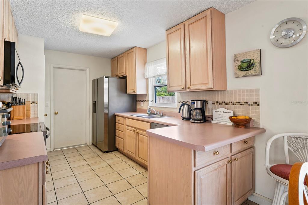 9013 Nakoma Way Weeki Wachee, FL 34613 - Photo 10 of 68