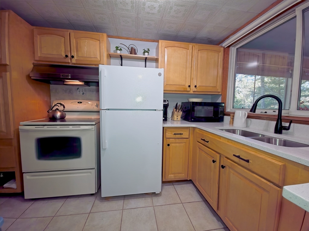 71 Francis Wyman Road Burlington, MA 01803 - Photo 3 of 23