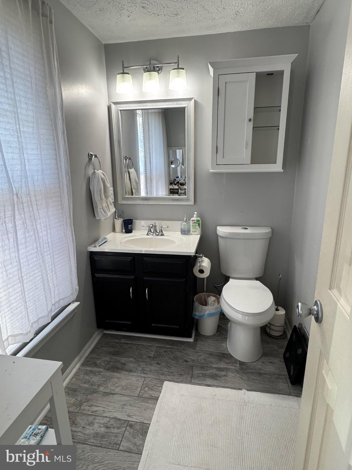 1565 Autumn Ridge Circle Reston, VA 20194 - Photo 10 of 19 a bathroom with a toilet sink and mirror