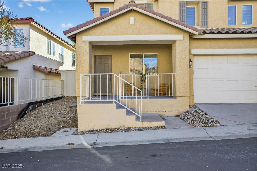 10355 Faustine Avenue Las Vegas, NV 89129 - Photo 3 of 31