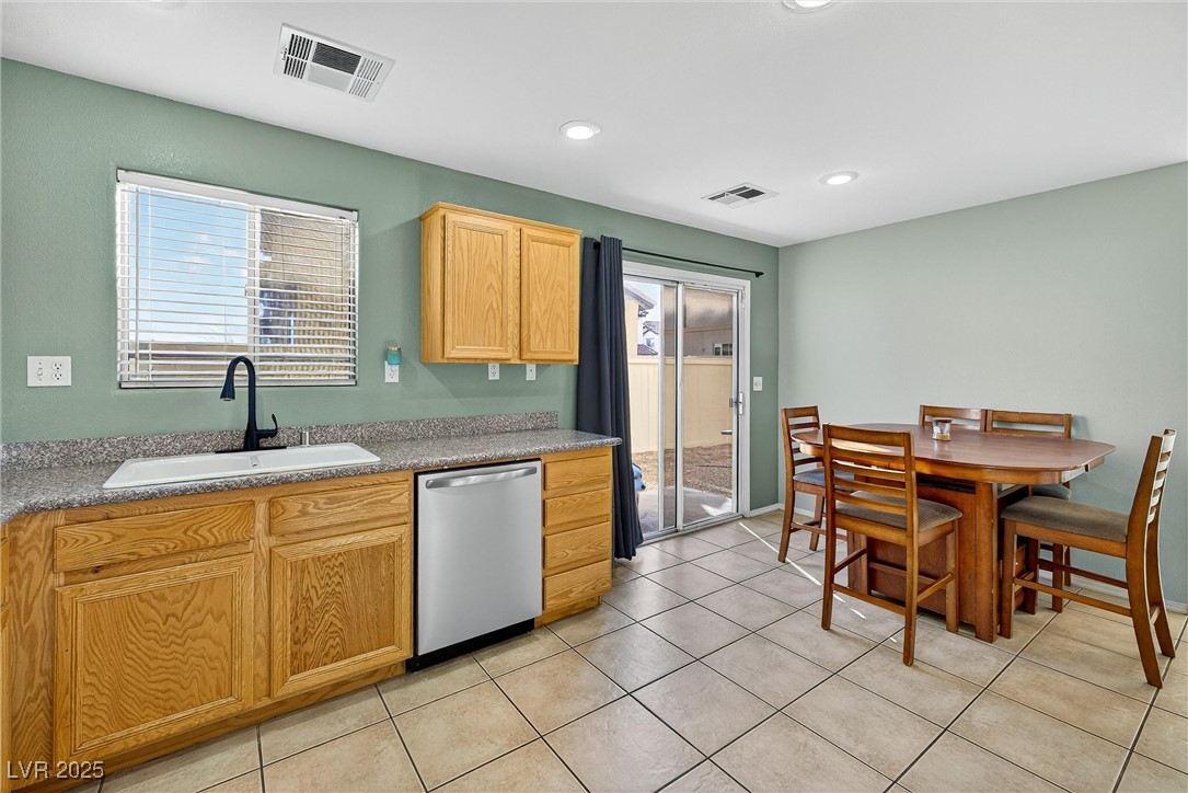 10355 Faustine Avenue Las Vegas, NV 89129 - Photo 7 of 31