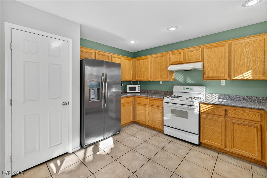 10355 Faustine Avenue Las Vegas, NV 89129 - Photo 8 of 31