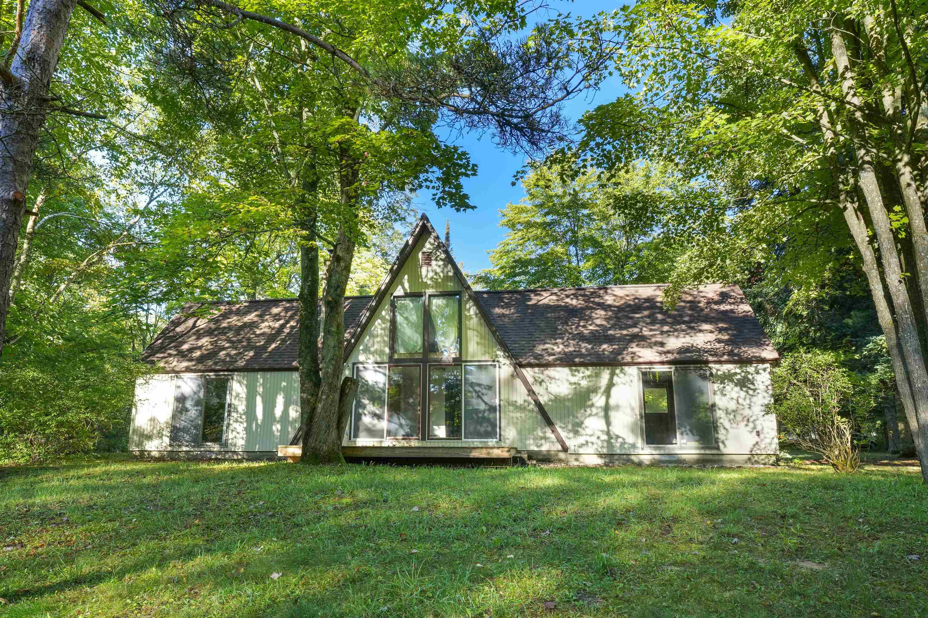 3876 South Lachance Rd Lake Lake City, MI 49651 - Photo 4 of 33