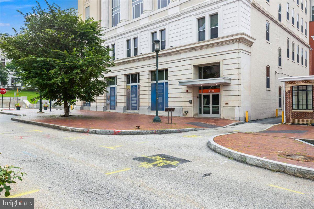 231 State Street, Unit 805 Harrisburg, PA 17101 - Photo 5 of 37 front view of a house with a swimming pool