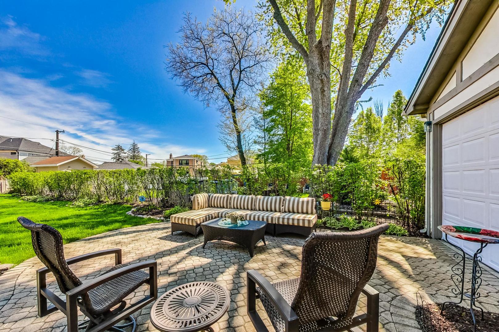 1526 West Talcott Road Park Ridge, IL 60068 - Photo 18 of 24 a view of a patio with couches table and chairs and potted plants