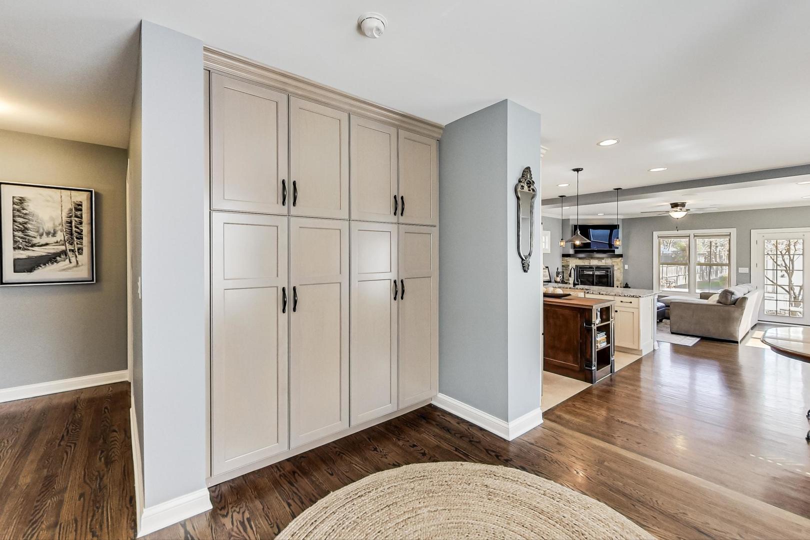 1526 West Talcott Road Park Ridge, IL 60068 - Photo 2 of 24 a view of kitchen with furniture and wooden floor