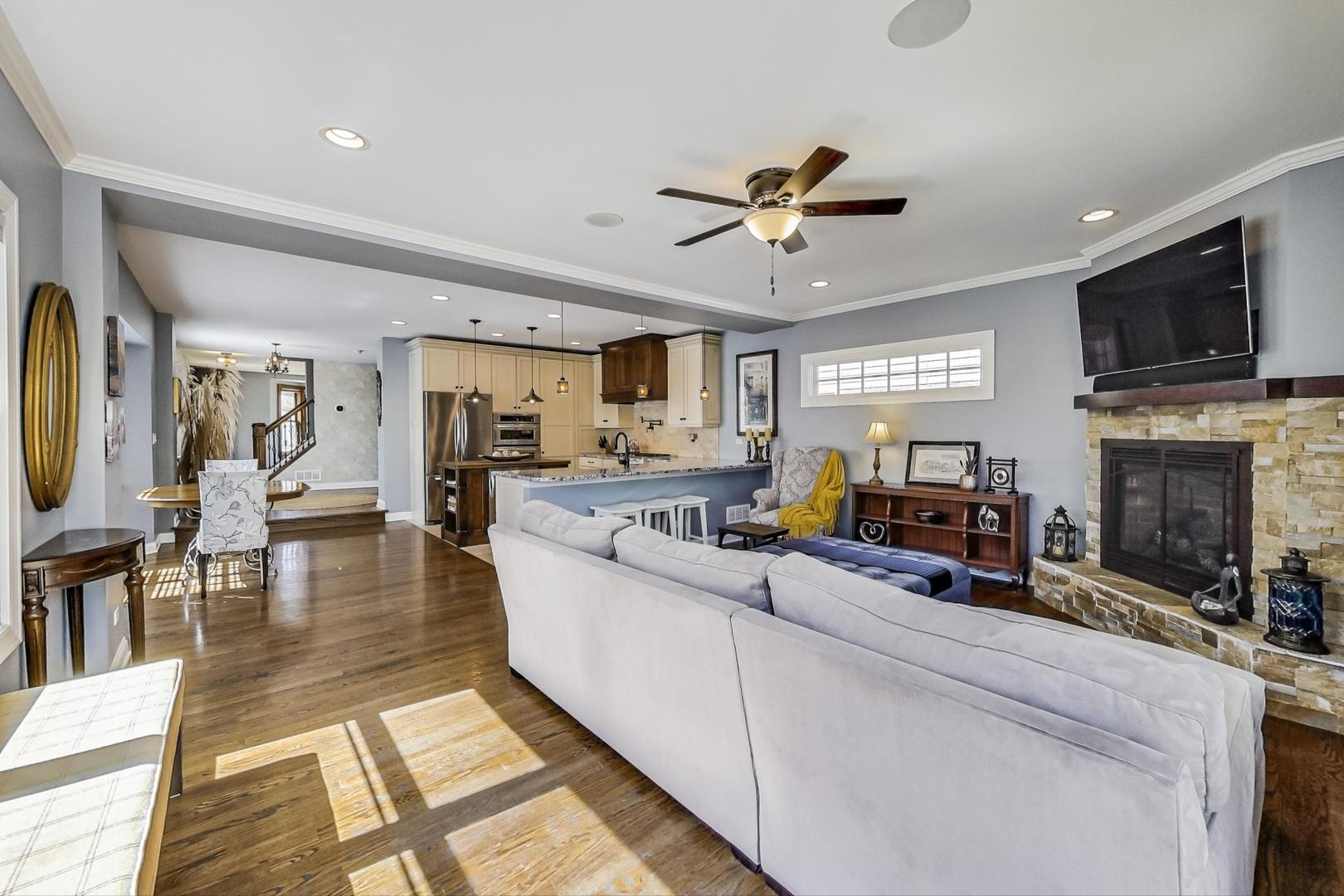 1526 West Talcott Road Park Ridge, IL 60068 - Photo 7 of 24 a living room with furniture and a flat screen tv