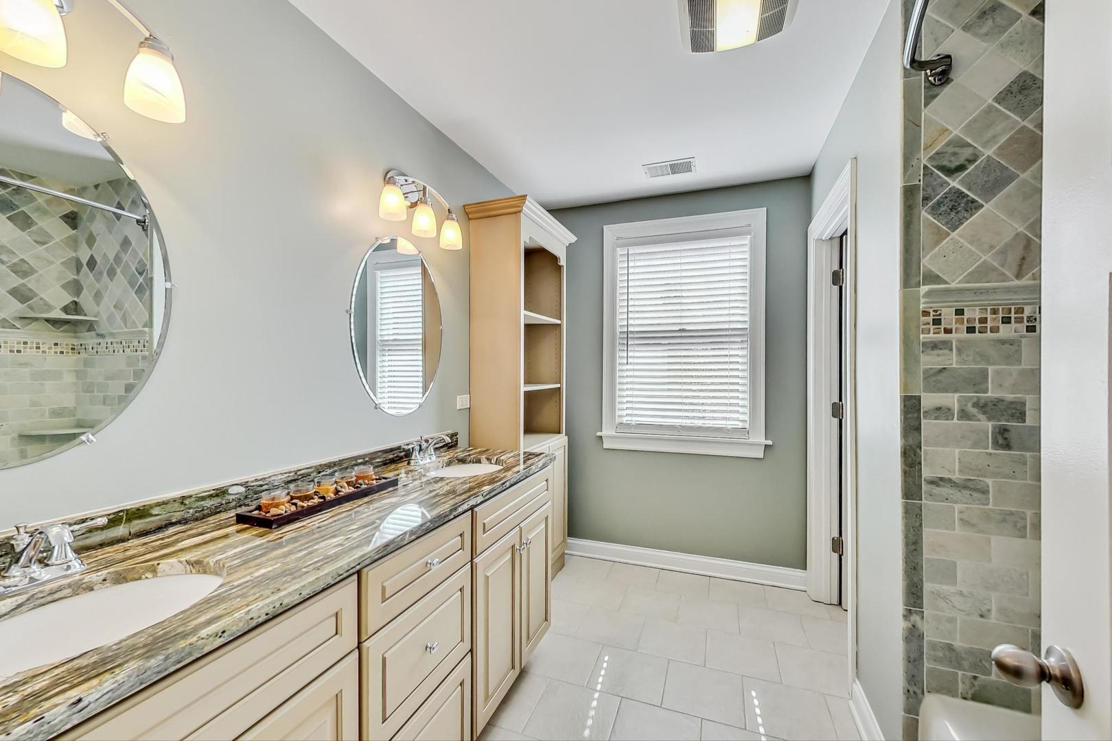1526 West Talcott Road Park Ridge, IL 60068 - Photo 10 of 24 a spacious bathroom with a mirror and a sink