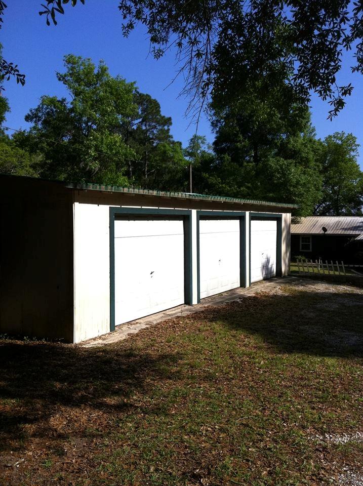 300 Wesley Road DeFuniak Springs, FL 32433 - Photo 9 of 10 a backyard of a house