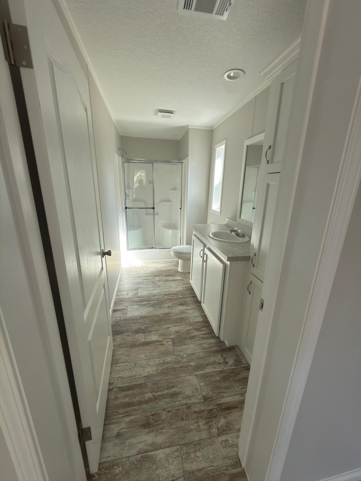 3422 Northwest 17th Avenue Okeechobee, FL 34972 - Photo 5 of 16 Main Bathroom