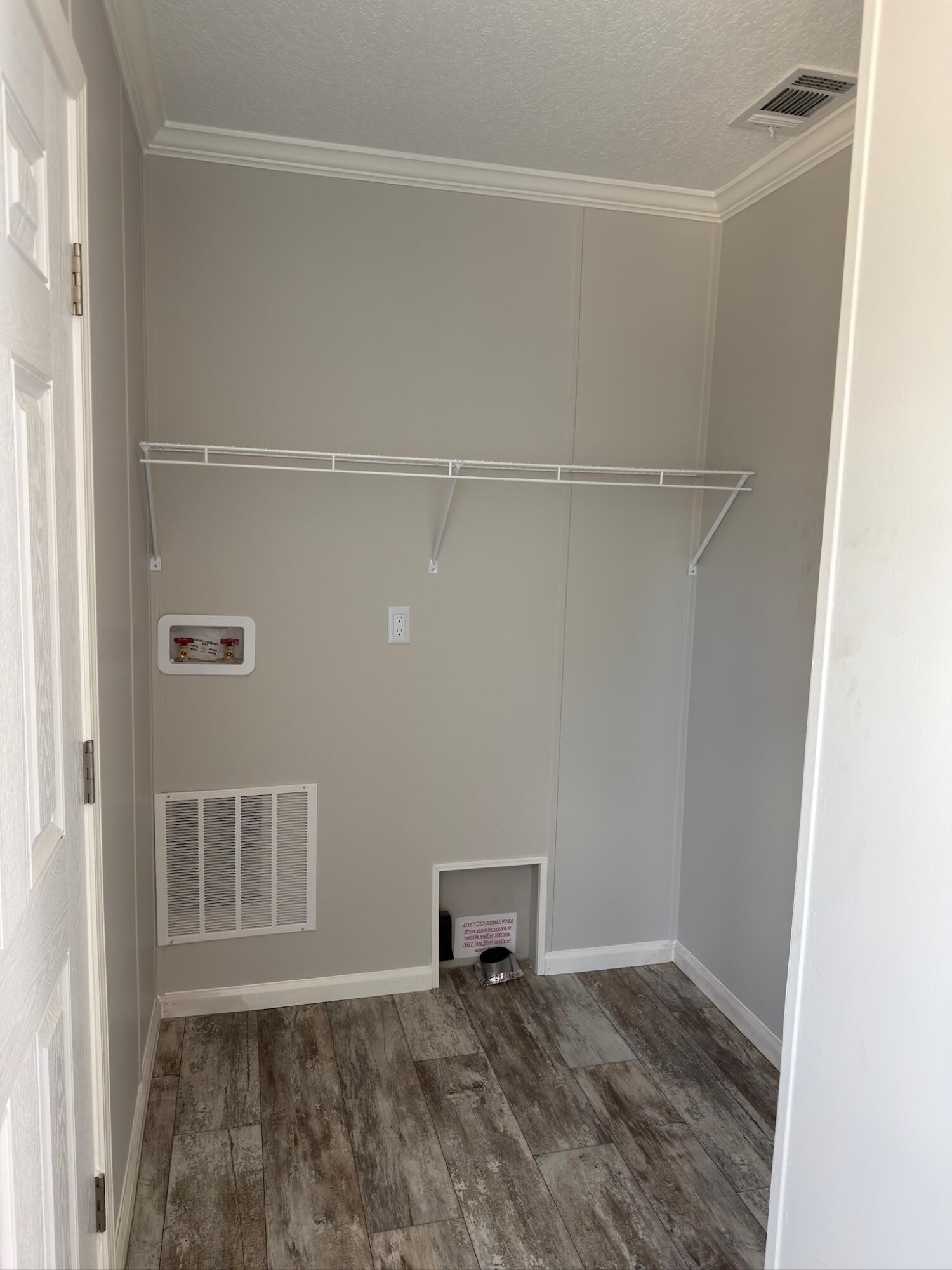 3422 Northwest 17th Avenue Okeechobee, FL 34972 - Photo 7 of 16 Laundry