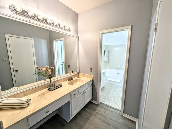 $1,600 | 17641 Red Oak Drive, Unit 641, Houston, TX 77090