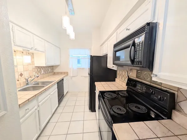 $1,600 | 17641 Red Oak Drive, Unit 641, Houston, TX 77090