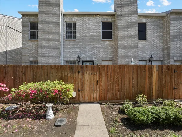 $1,600 | 17641 Red Oak Drive, Unit 641, Houston, TX 77090