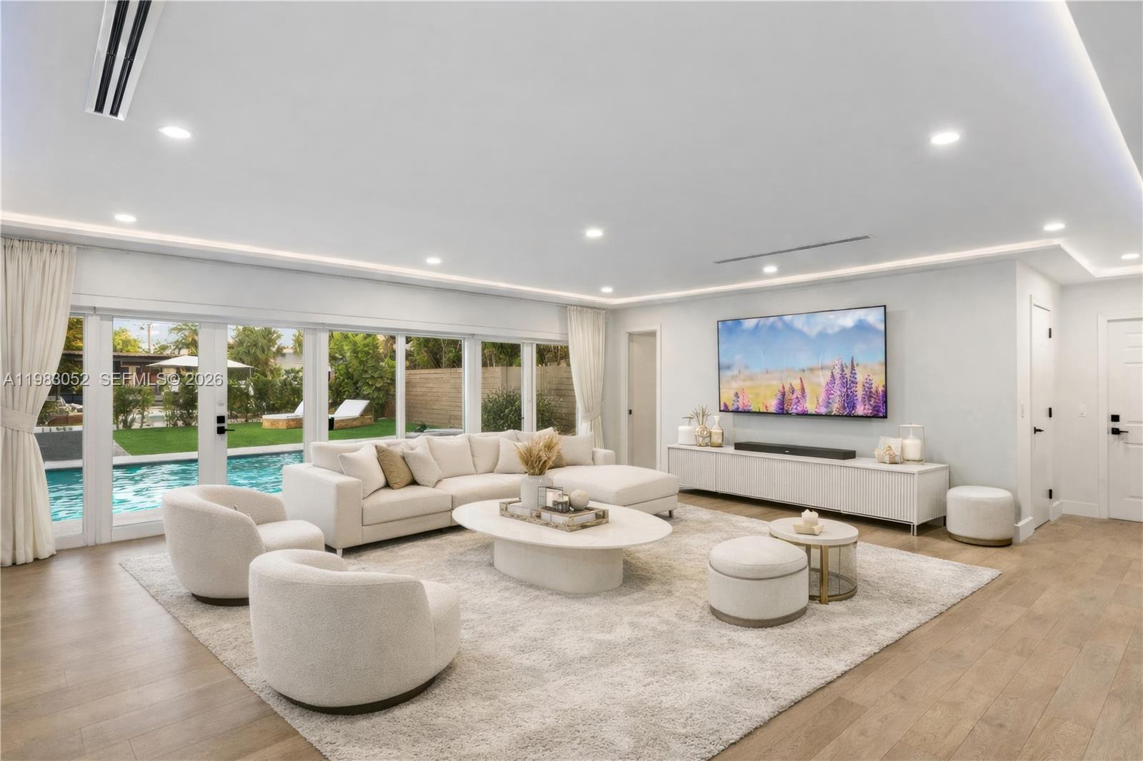 1560 Cleveland Road Miami Beach, FL 33141 - Photo 3 of 15