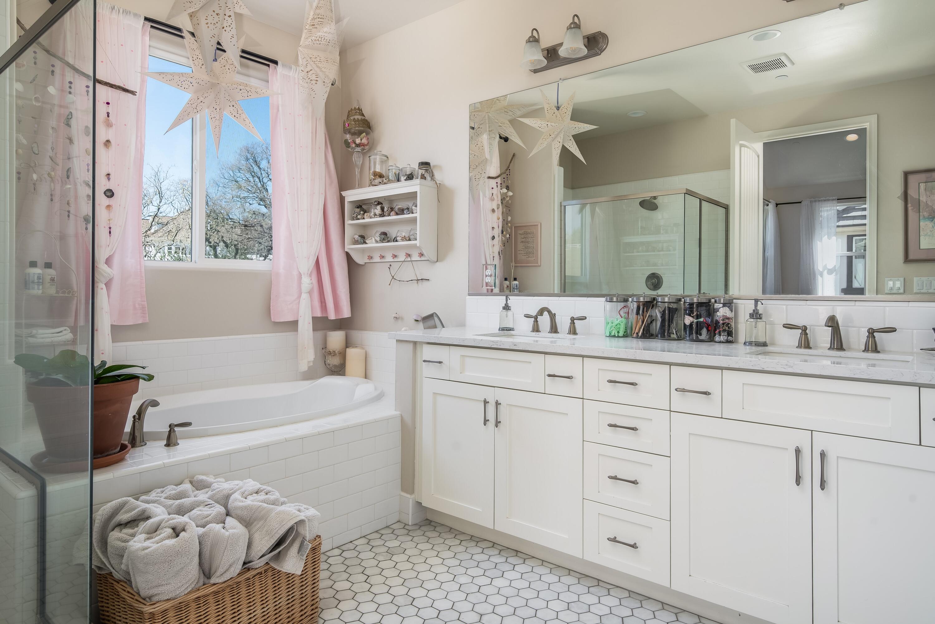 720 Mesa Drive Solvang, CA 93463 - Photo 15 of 44 014_Primary Bathroom