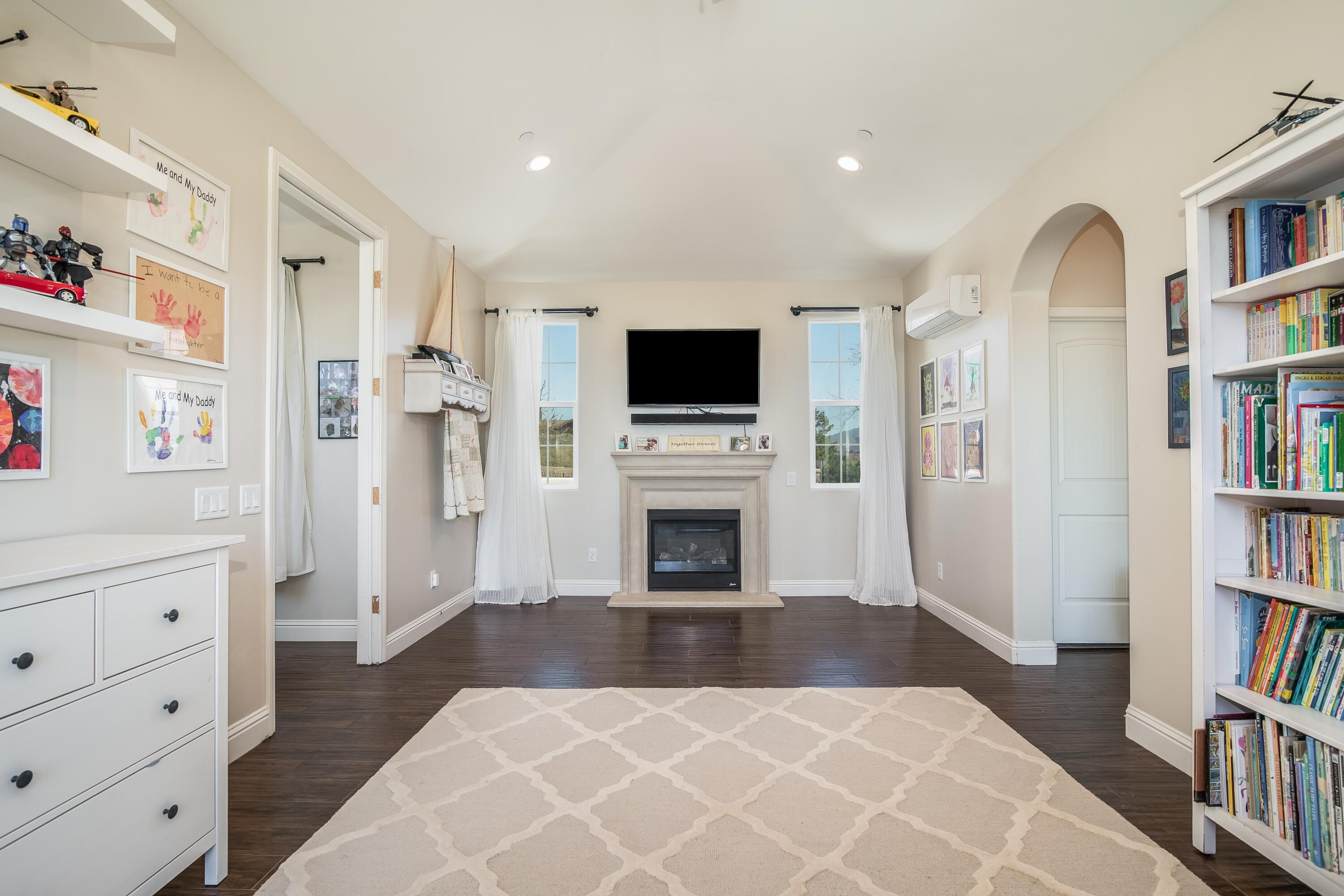 720 Mesa Drive Solvang, CA 93463 - Photo 21 of 44 003_Den