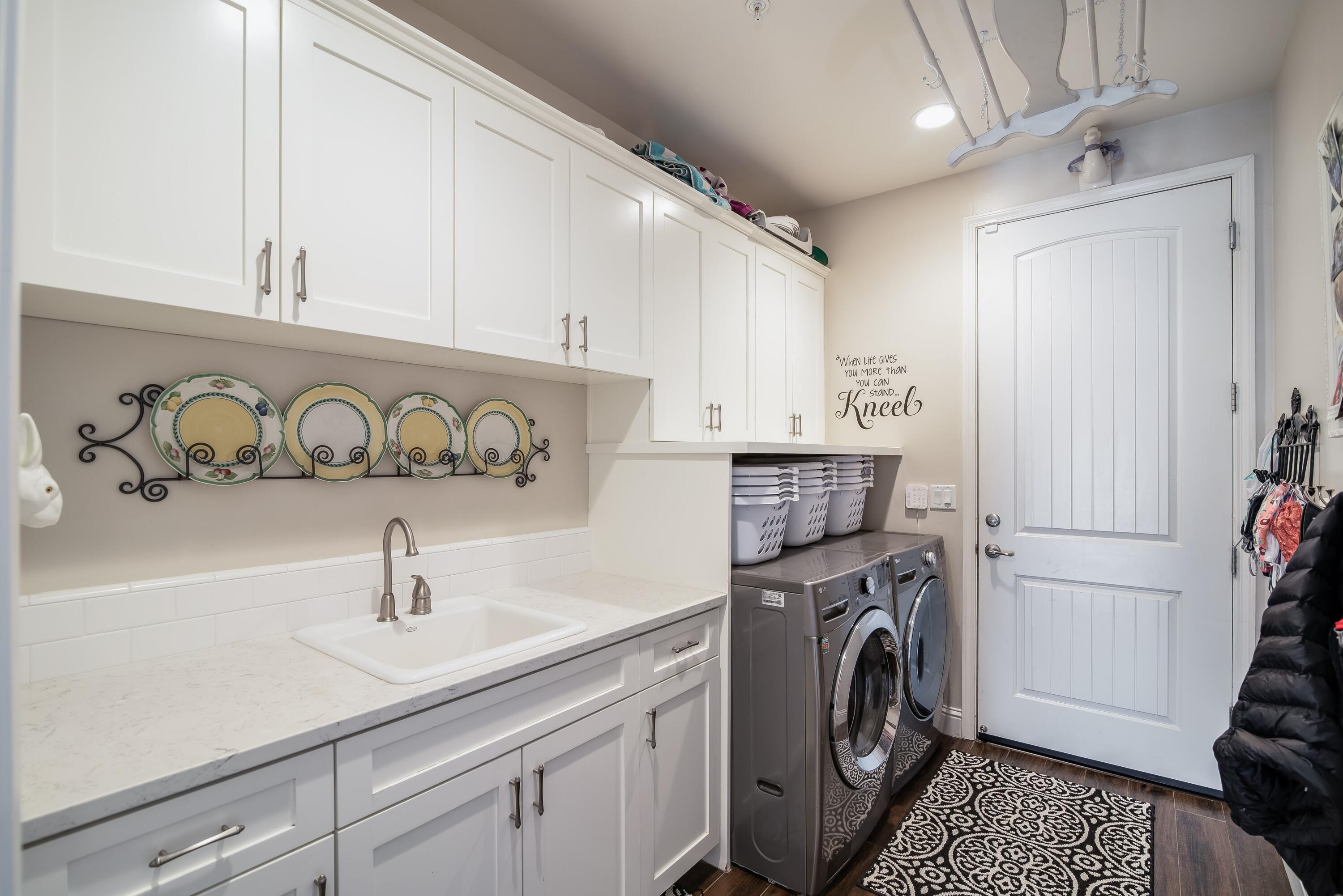 720 Mesa Drive Solvang, CA 93463 - Photo 24 of 44 024_Laundry Area