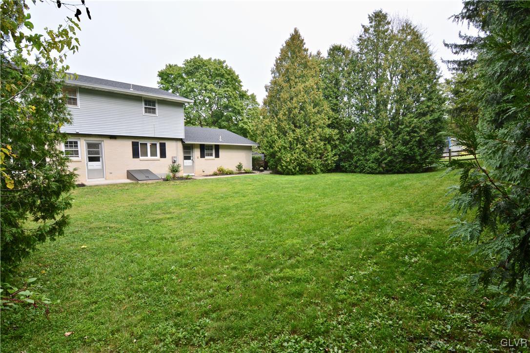 5084 Fairlawn Road Center Valley, PA 18034 - Photo 3 of 19 Gallery Image 3