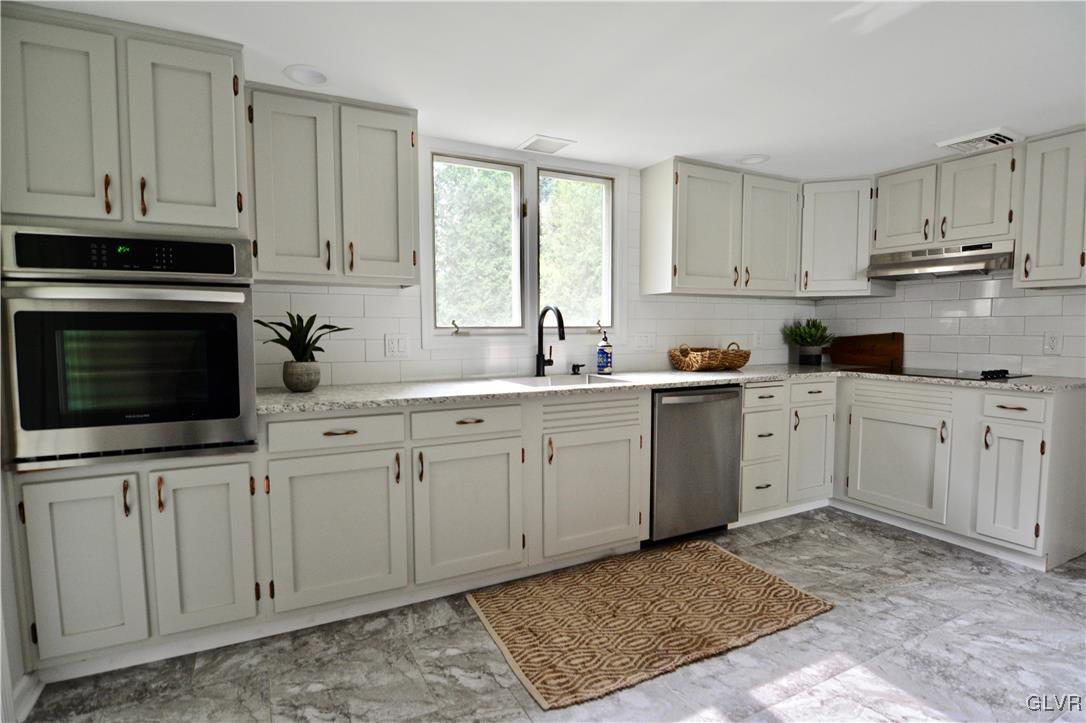 5084 Fairlawn Road Center Valley, PA 18034 - Photo 4 of 19 Gallery Image 4