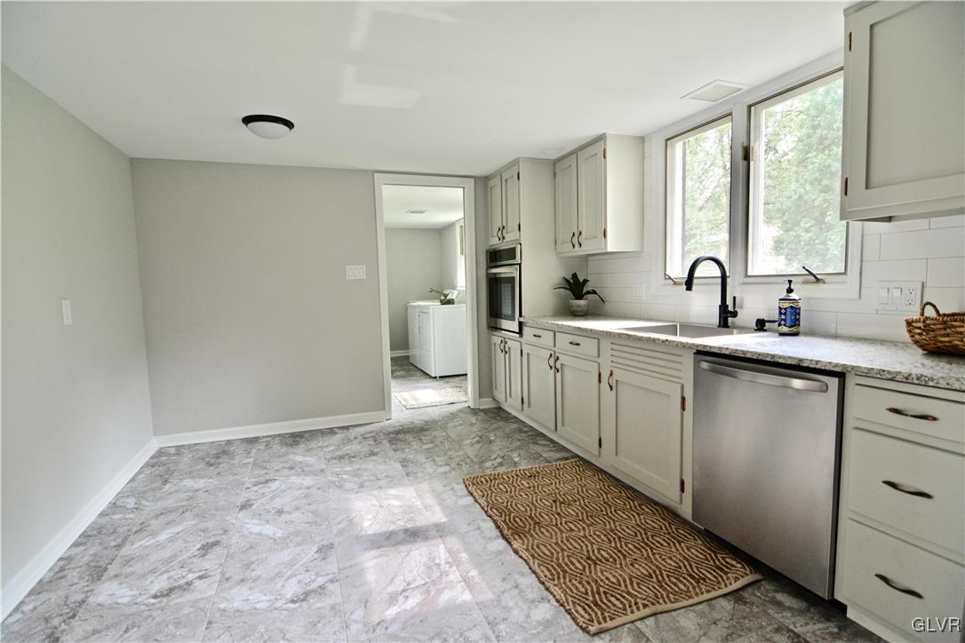 5084 Fairlawn Road Center Valley, PA 18034 - Photo 5 of 19 Gallery Image 5