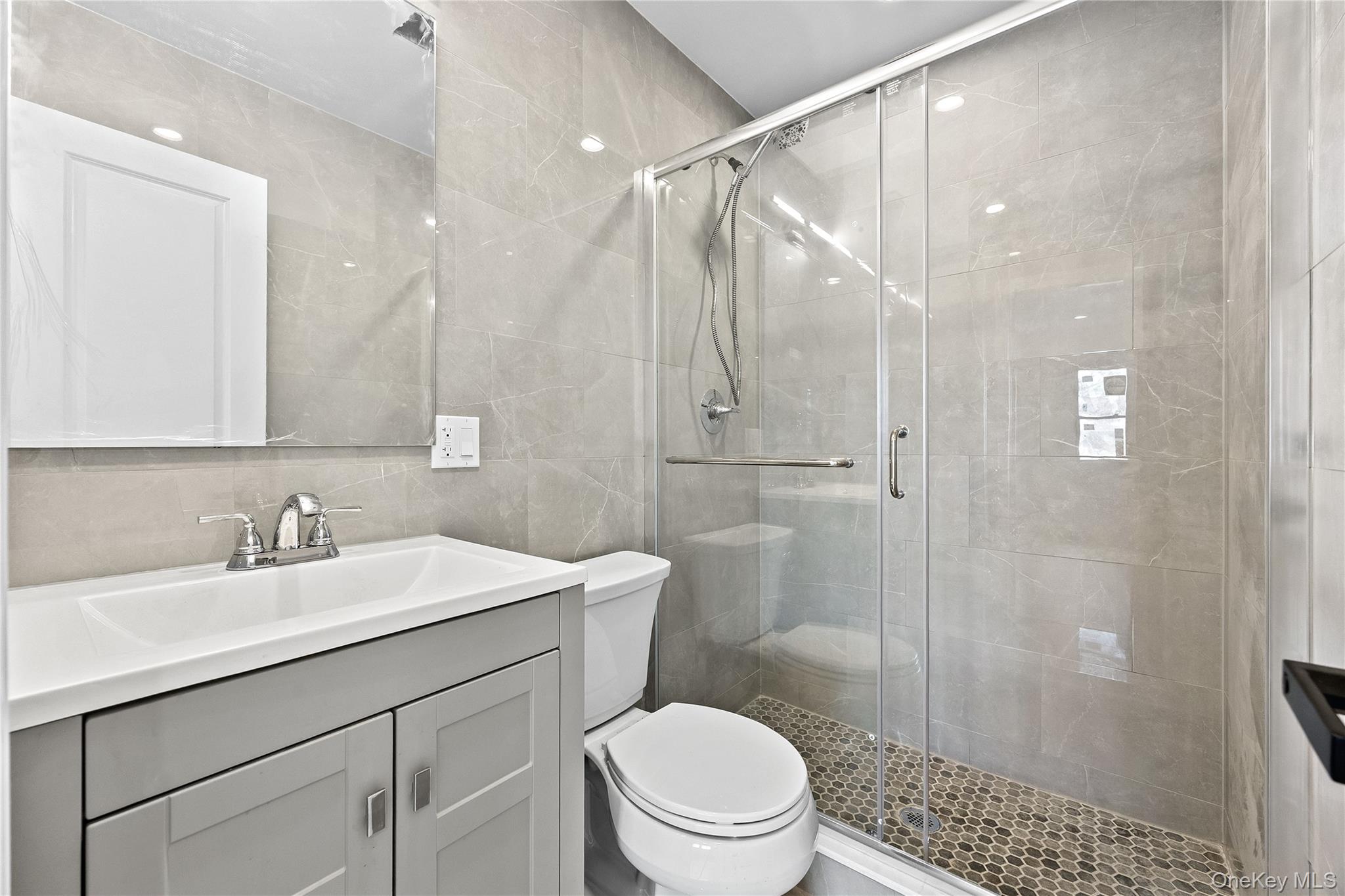 2 Circle Drive Syosset, NY 11791 - Photo 25 of 43