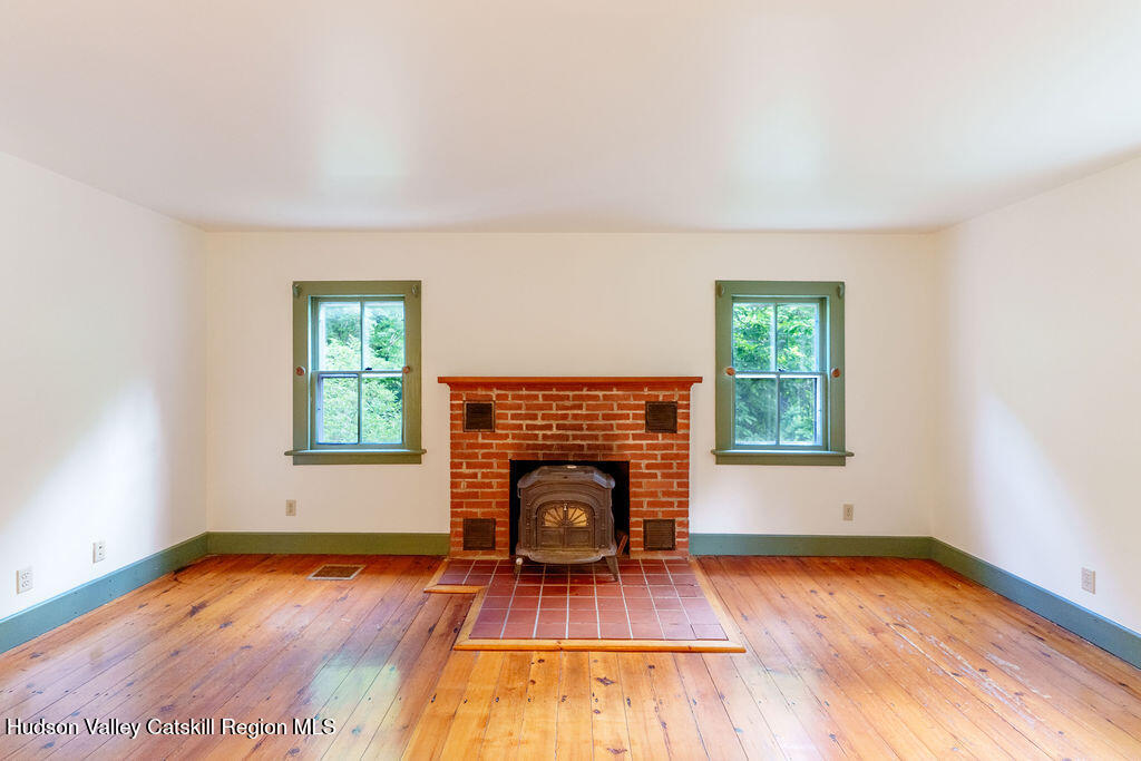 286 Manor Rock Road Craryville, NY 12521 - Photo 11 of 41 286ManorRock_LivingRoomB