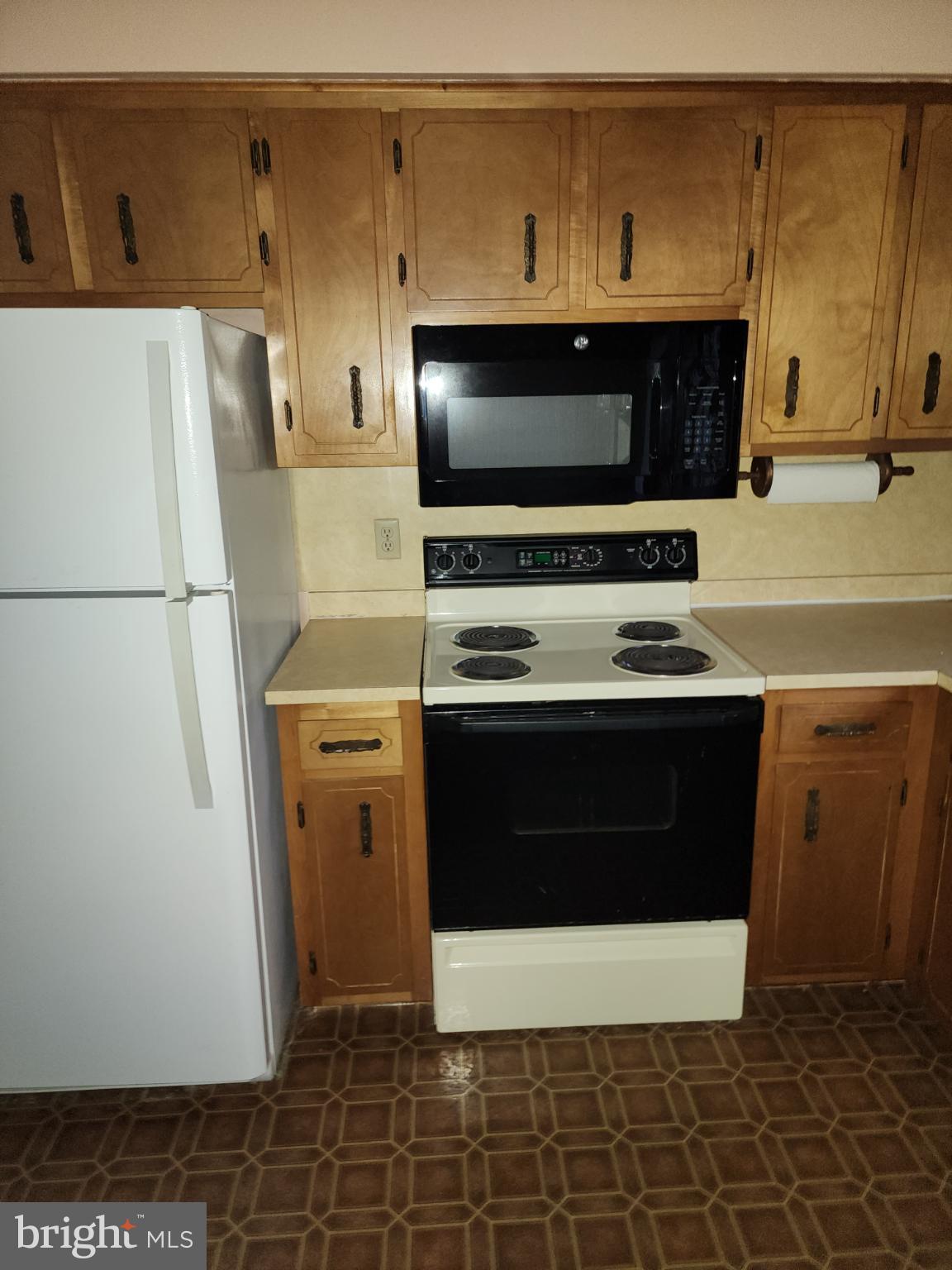 9310 Romancoke Road Stevensville, MD 21666 - Photo 32 of 35 a kitchen with a stove and a refrigerator