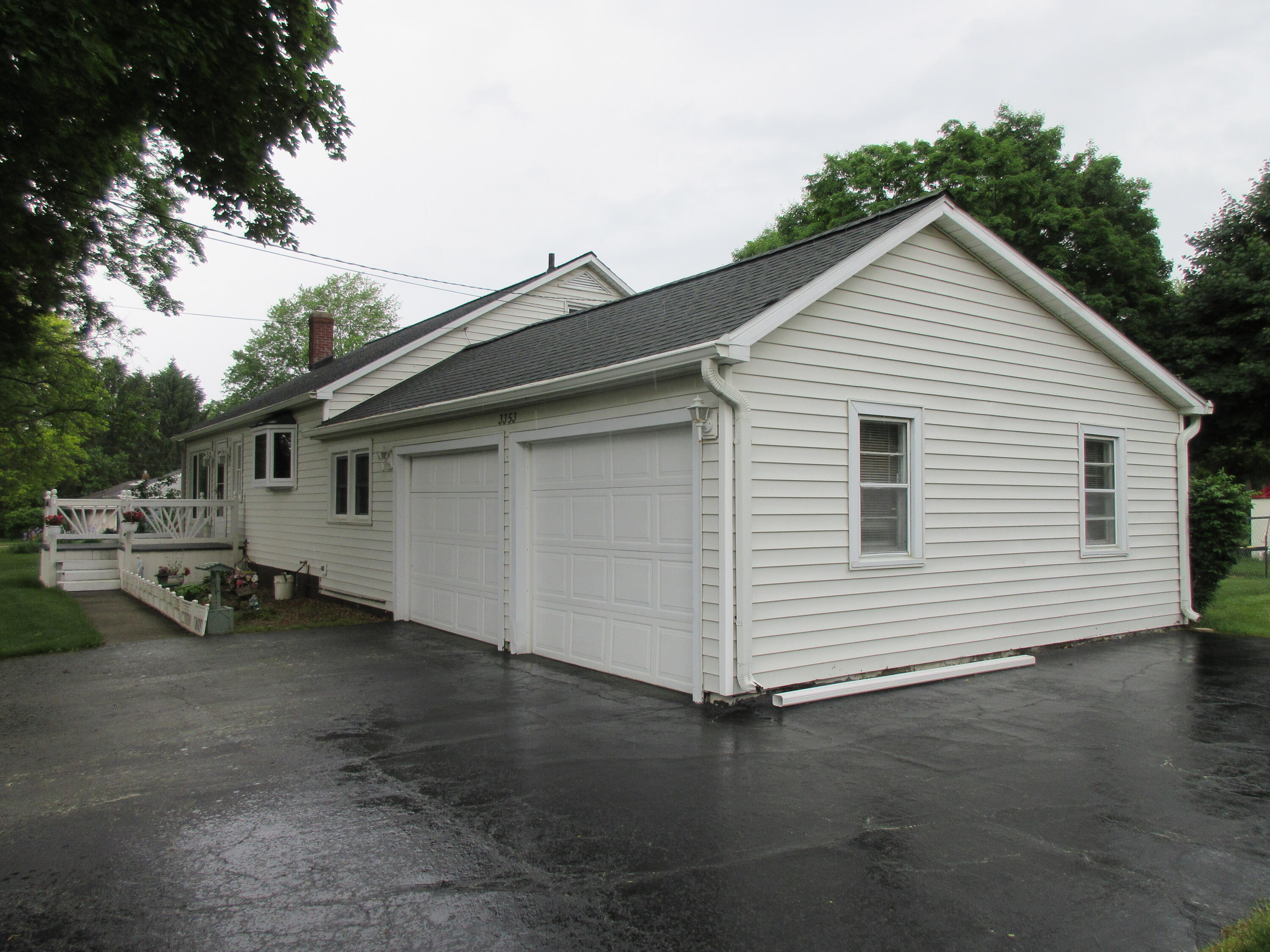 3353 Reynolds Road Jackson, MI 49201 - Photo 2 of 43 555