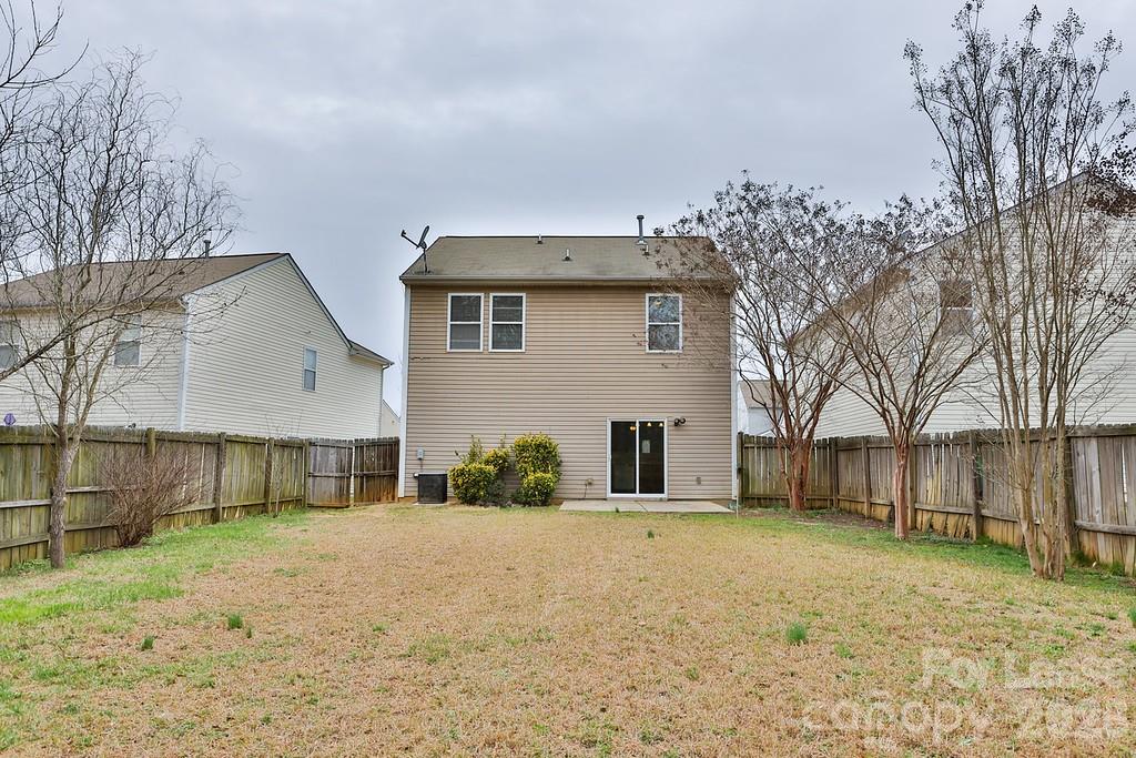 8946 Chalkstone Road Charlotte, NC 28216 - Photo 4 of 37
