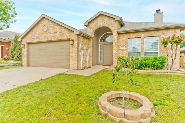 $2,200 | 4929 Spur Ridge Court, Fort Worth, TX 76244