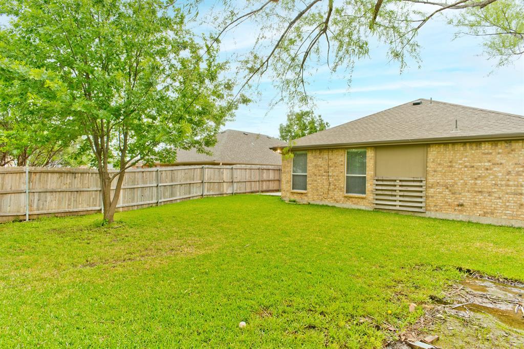 4929 Spur Ridge Court Fort Worth, TX 76244 - Photo 31 of 34 a view of a backyard with a garden