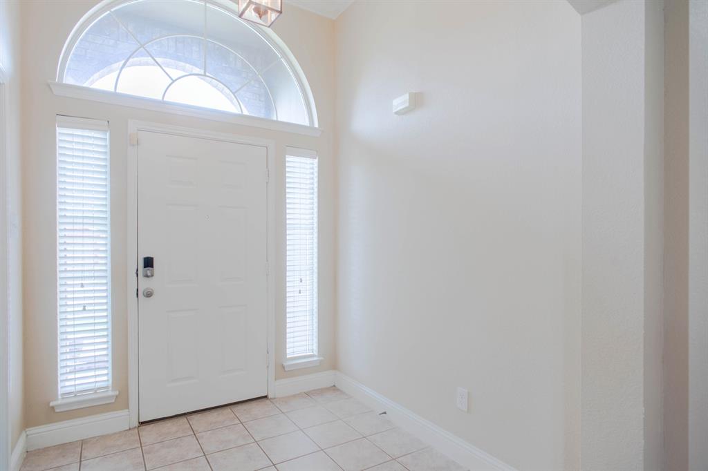 4929 Spur Ridge Court Fort Worth, TX 76244 - Photo 5 of 34 an empty room that has a window in it