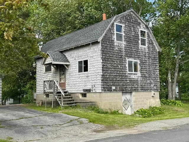 $175,000 | 25 Pray Street, Gardiner, ME 04345