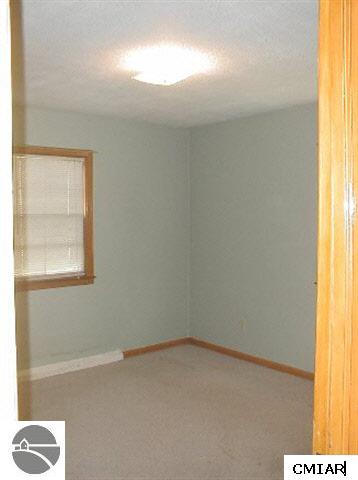 217 Rockingham Avenue Alma, MI 48801 - Photo 5 of 9 1767362-4.JPG