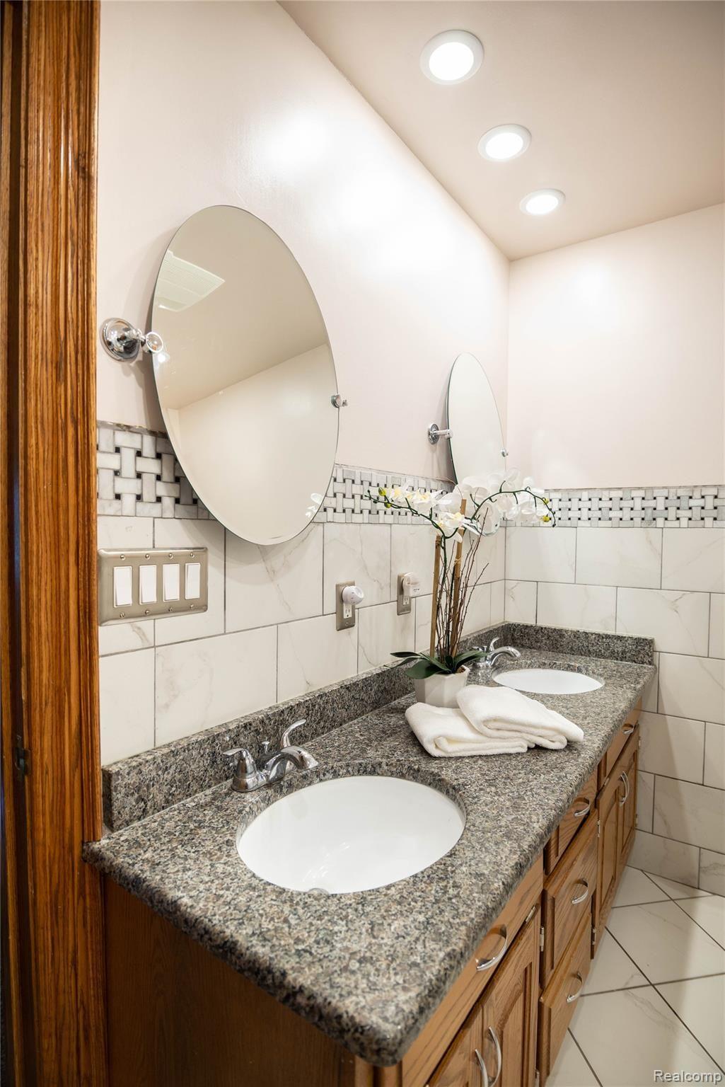 10165 Marshall Road South Lyon, MI 48178 - Photo 55 of 79 Main Bath w/ Duel Entry