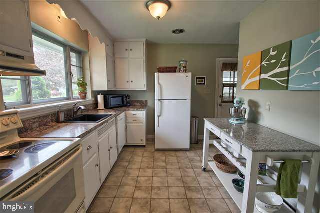 403 Clinton Road Harrisburg, PA 17109 - Photo 2 of 14 Gallery Image 2